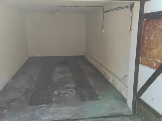 Eladó garázs Várpalota, Loncsos 18 nm
