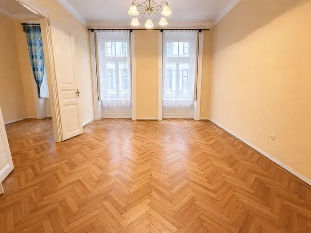 Eladó lakás Budapest VIII. kerület, Bródy Sándor utca 86 nm