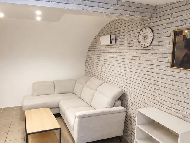 Eladó lakás Budapest VI. kerület 17 nm
