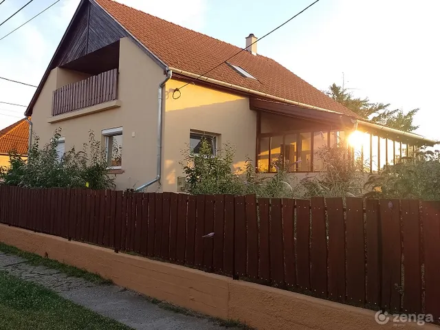 Eladó ház Gyömrő, Erzsébettelep 245 nm