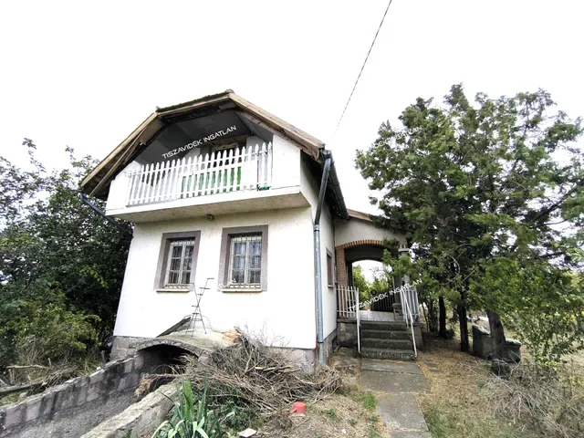 Eladó mezőgazdasági ingatlan Besenyszög 72 nm