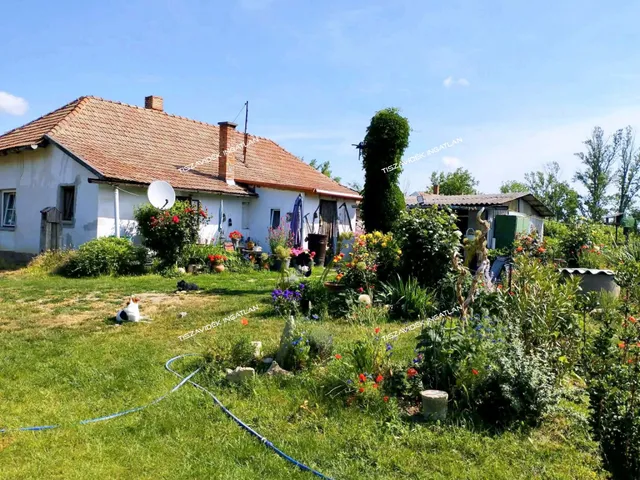 Eladó ház Besenyszög, Akácfa út 88 nm