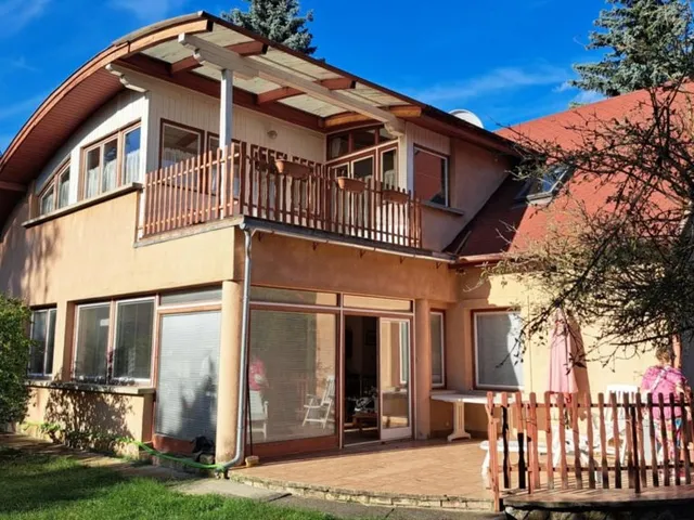 Eladó ház Budapest II. kerület, Széphalom 252 nm