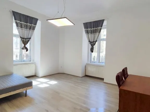 Eladó lakás Budapest VI. kerület, Nagykörúton kívüli terület 76 nm