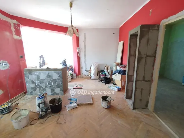 Eladó lakás Komló 53 nm