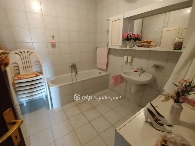 Eladó ház Komló 280 nm