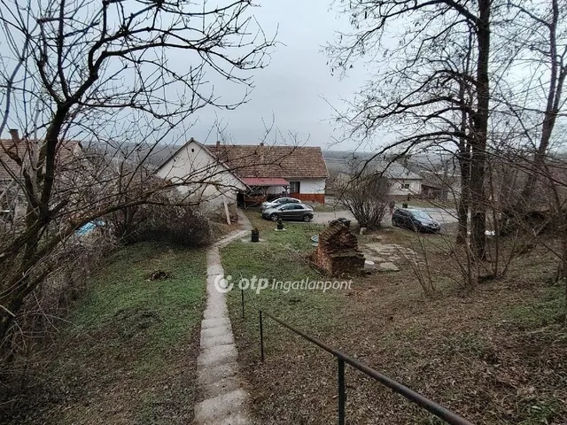 Eladó kereskedelmi és ipari ingatlan Szőkéd 160 nm