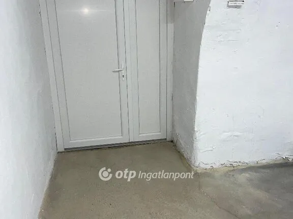 Eladó kereskedelmi és ipari ingatlan Pécs 216 nm