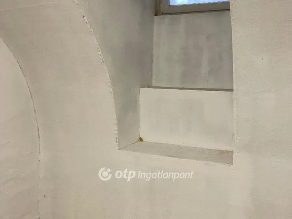 Eladó kereskedelmi és ipari ingatlan Pécs 216 nm