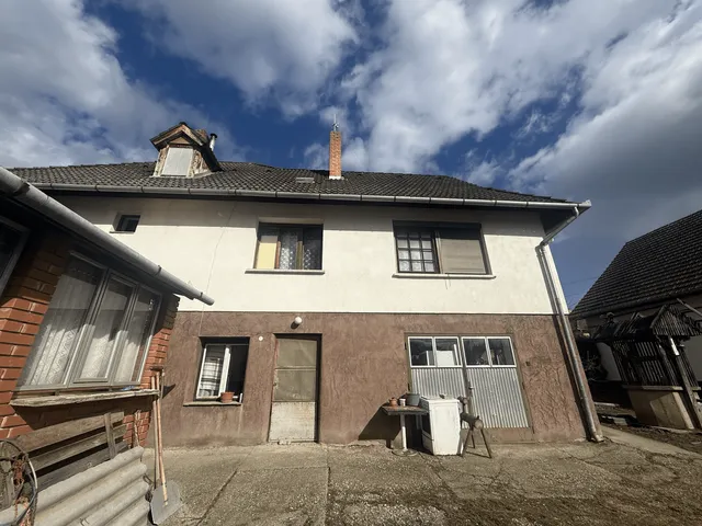 Eladó ház Csatár 260 nm