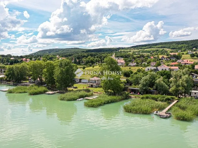 Eladó ház Balatonszepezd 300 nm