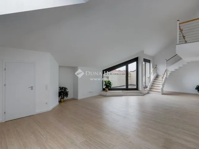 Eladó lakás Budapest VI. kerület, Nagykörúton belüli terület 161 nm