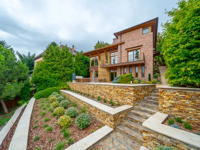 Eladó ház Budapest XII. kerület 378 nm