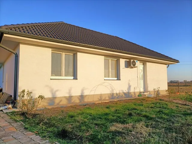 Eladó ház Mikepércs 89 nm