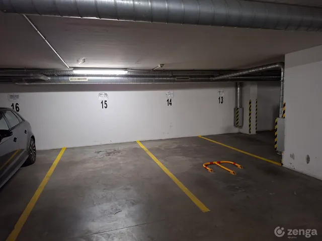 Kiadó garázs Budapest V. kerület, Lipótváros 12 nm
