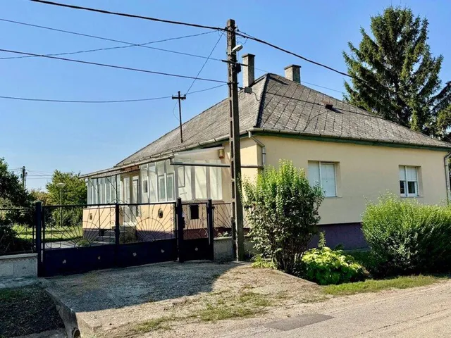 Eladó ház Székesfehérvár, Őrhalmiszőlők 100 nm