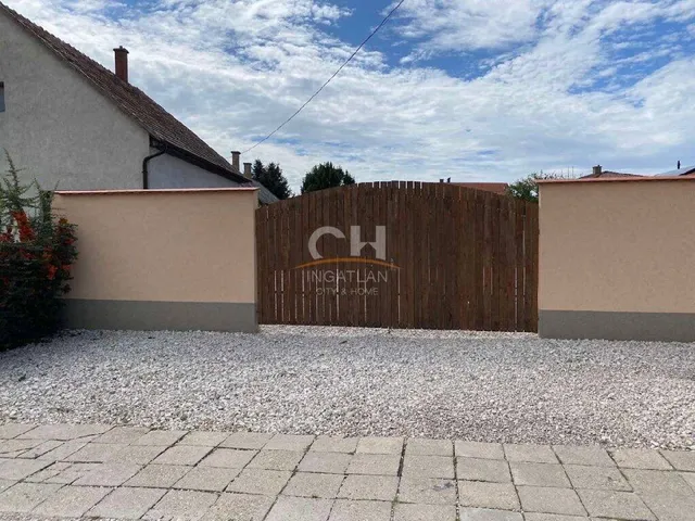 Eladó telek Székesfehérvár 930 nm