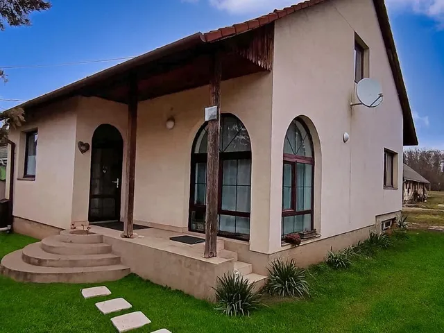 Eladó ház Seregélyes 195 nm
