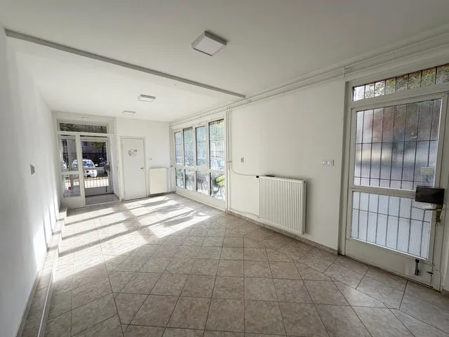 Eladó kereskedelmi és ipari ingatlan Székesfehérvár, Tóváros, Széchenyi utca 29 35 nm