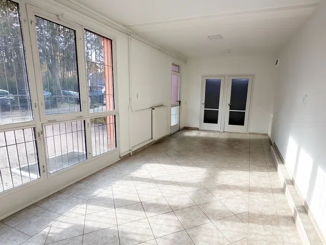 Eladó kereskedelmi és ipari ingatlan Székesfehérvár, Tóváros, Széchenyi utca 29 35 nm