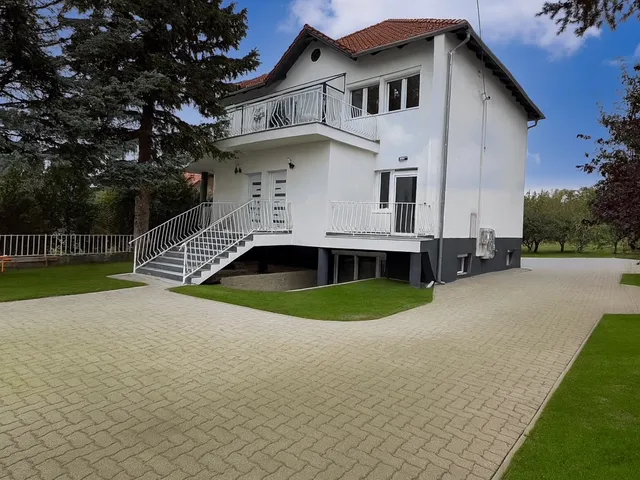 Eladó ház Székesfehérvár, Őrhalmiszőlők 110 nm