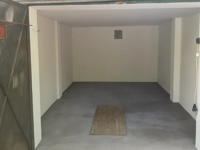 Eladó garázs Székesfehérvár, Horvát István lakótelep, horvát istván 16 nm