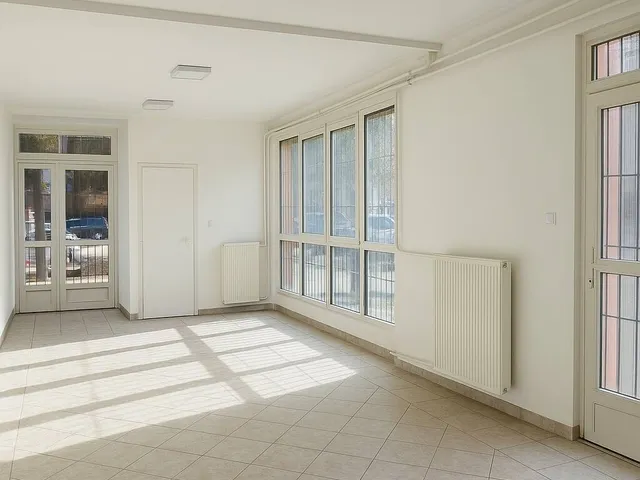 Eladó kereskedelmi és ipari ingatlan Székesfehérvár 35 nm