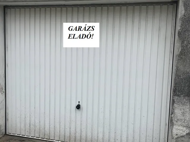 Eladó garázs Pápa, Belváros 15 nm
