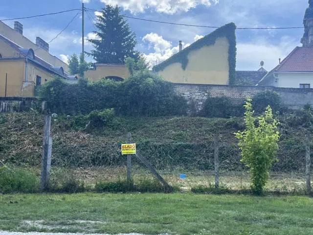 Eladó telek Pápa, Belváros, Csáky u. 8. 1112 nm