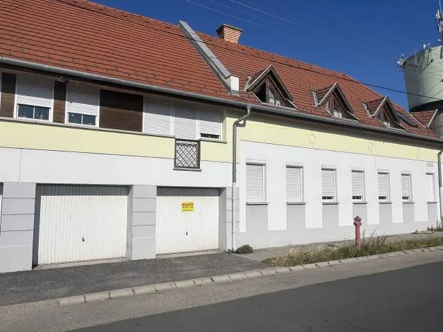 Kiadó garázs Pápa, Belváros 16 nm