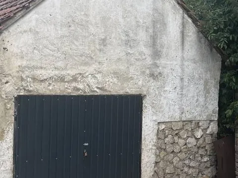 Kiadó garázs Pápa, Belváros 26 nm
