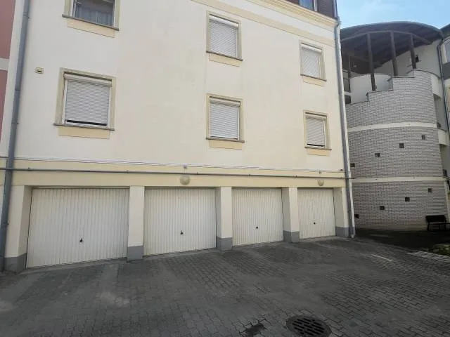 Eladó garázs Pápa, Belváros 16 nm