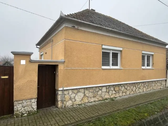 Eladó ház Mezőlak 78 nm