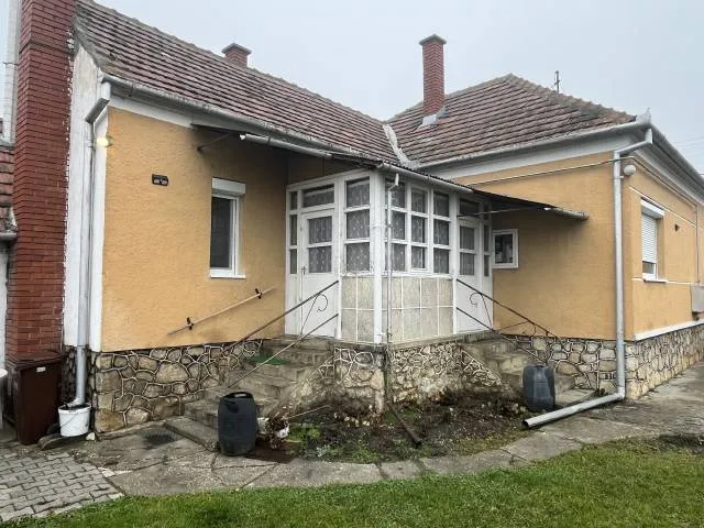 Eladó ház Mezőlak 78 nm