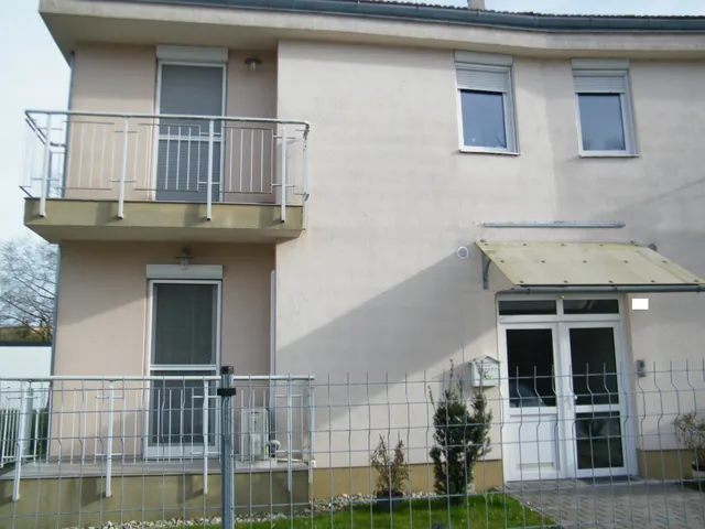 Kiadó lakás Pápa, Vajda Péter-lakótelep 36 nm