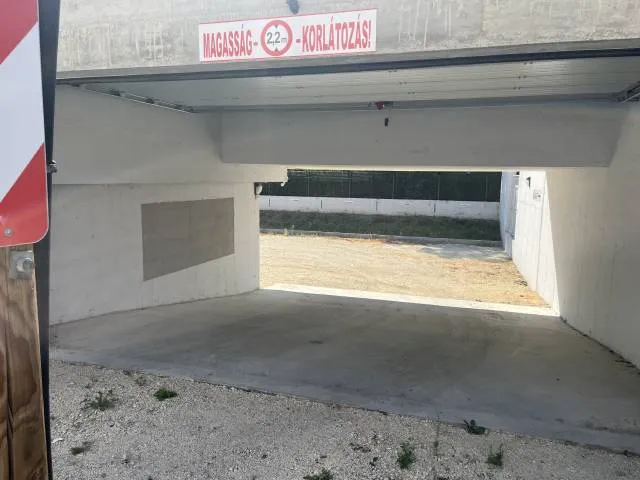 Kiadó garázs Pápa, Belváros, Honvéd u. 2. 18 nm