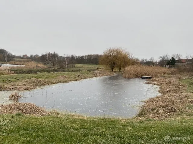 Eladó telek Szabadbattyán 8002 nm