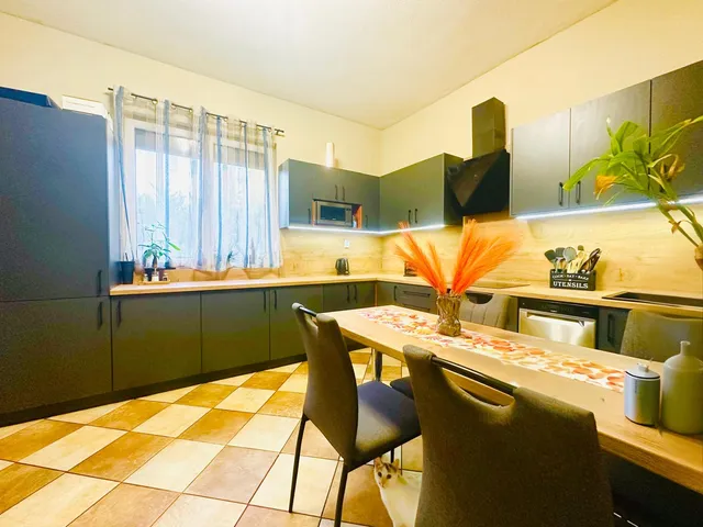 Eladó lakás Budapest X. kerület, Laposdűlő 100 nm