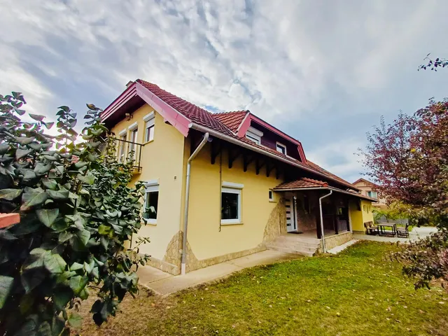 Eladó ház Pomáz 187 nm