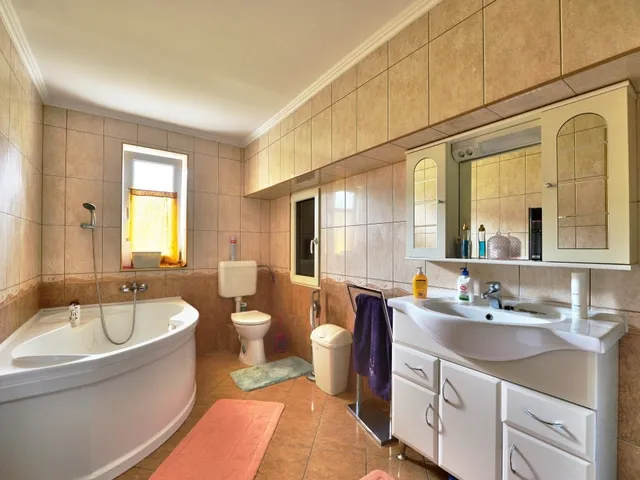 Eladó ház Székesfehérvár, Maroshegy 278 nm