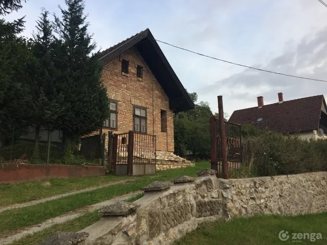 Eladó ház Súr 99 nm