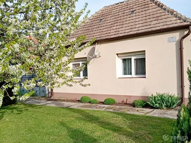 Eladó ház Rábatamási 96 nm