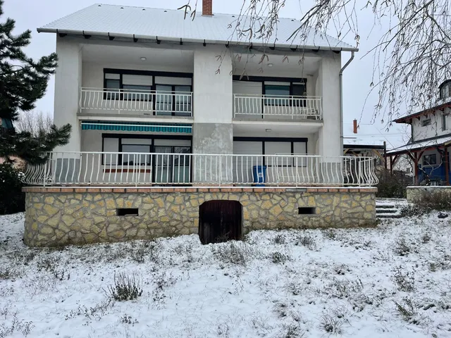 Eladó ház Alsóörs 210 nm