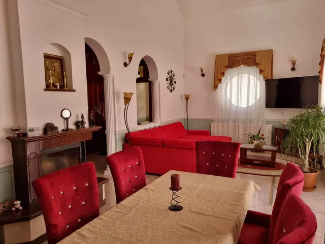 Eladó ház Veszprém, Dózsaváros, Gubacs 250 nm