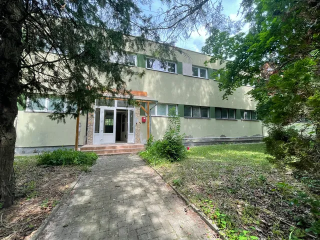 Eladó kereskedelmi és ipari ingatlan Balatonfűzfő 1027 nm