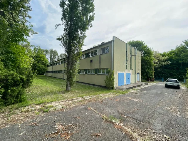 Eladó kereskedelmi és ipari ingatlan Balatonfűzfő 1027 nm