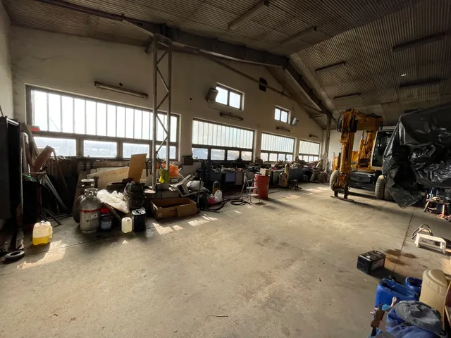 Eladó kereskedelmi és ipari ingatlan Veszprém 800 nm