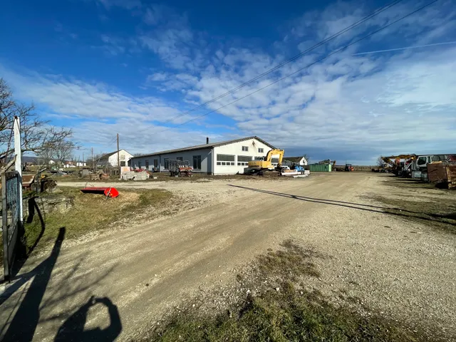 Eladó kereskedelmi és ipari ingatlan Veszprém 800 nm