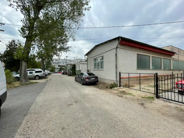 Eladó kereskedelmi és ipari ingatlan Balatonalmádi, Budatava 260 nm