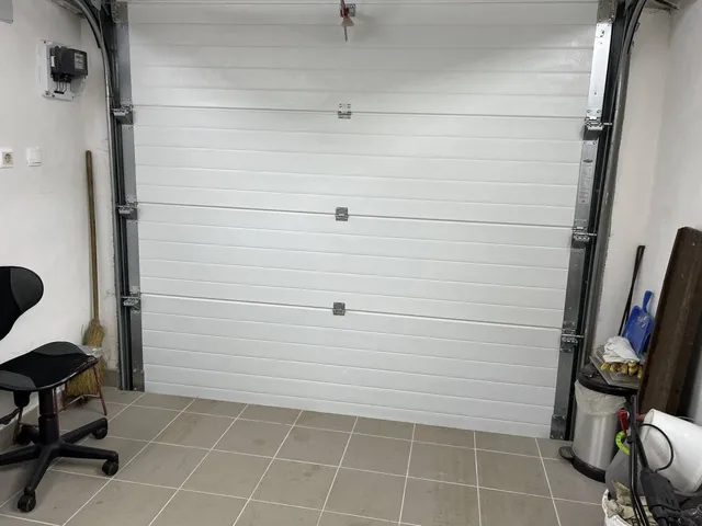 Kiadó garázs Veszprém, Jutasi úti lakótelep, 8200 18 nm